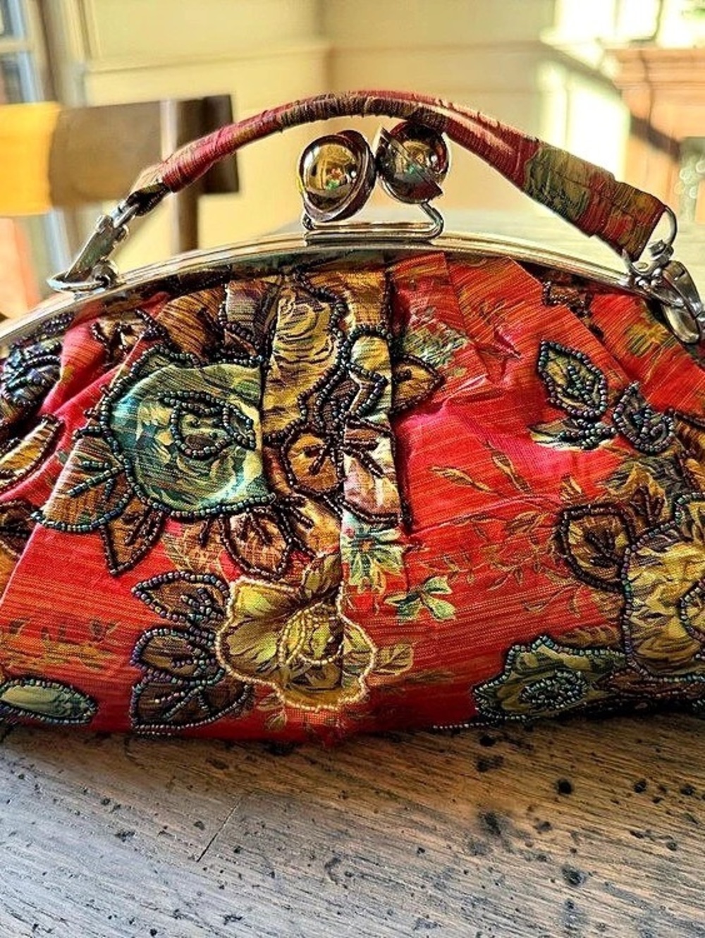 Floral Kiss-Lock Frame Bag in Red